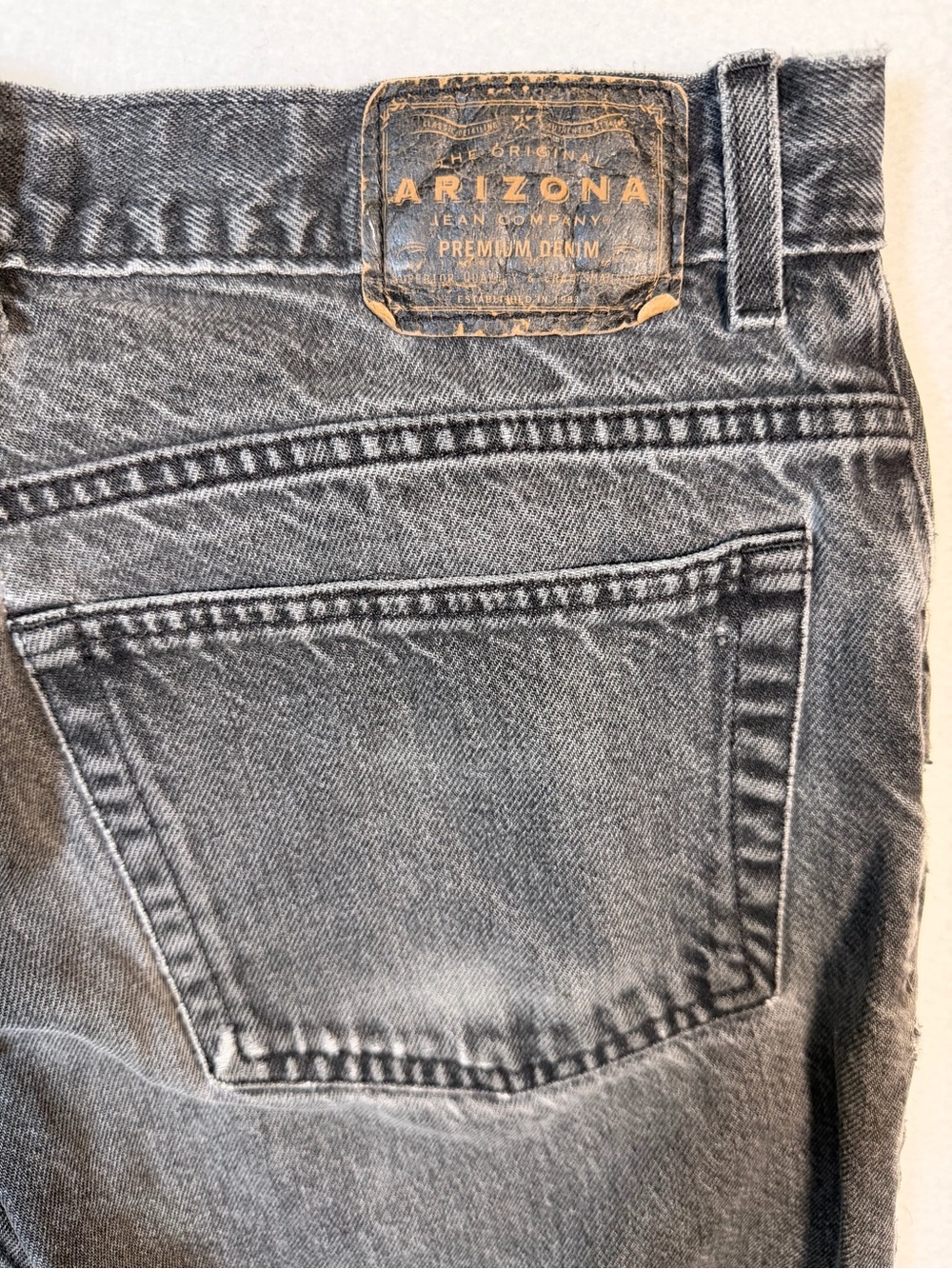 Arizona Jean Company Men's Black Washed Relaxed Jeans - Picture 8 of 9